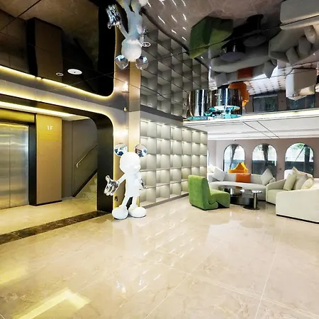 L-Seven Hotel